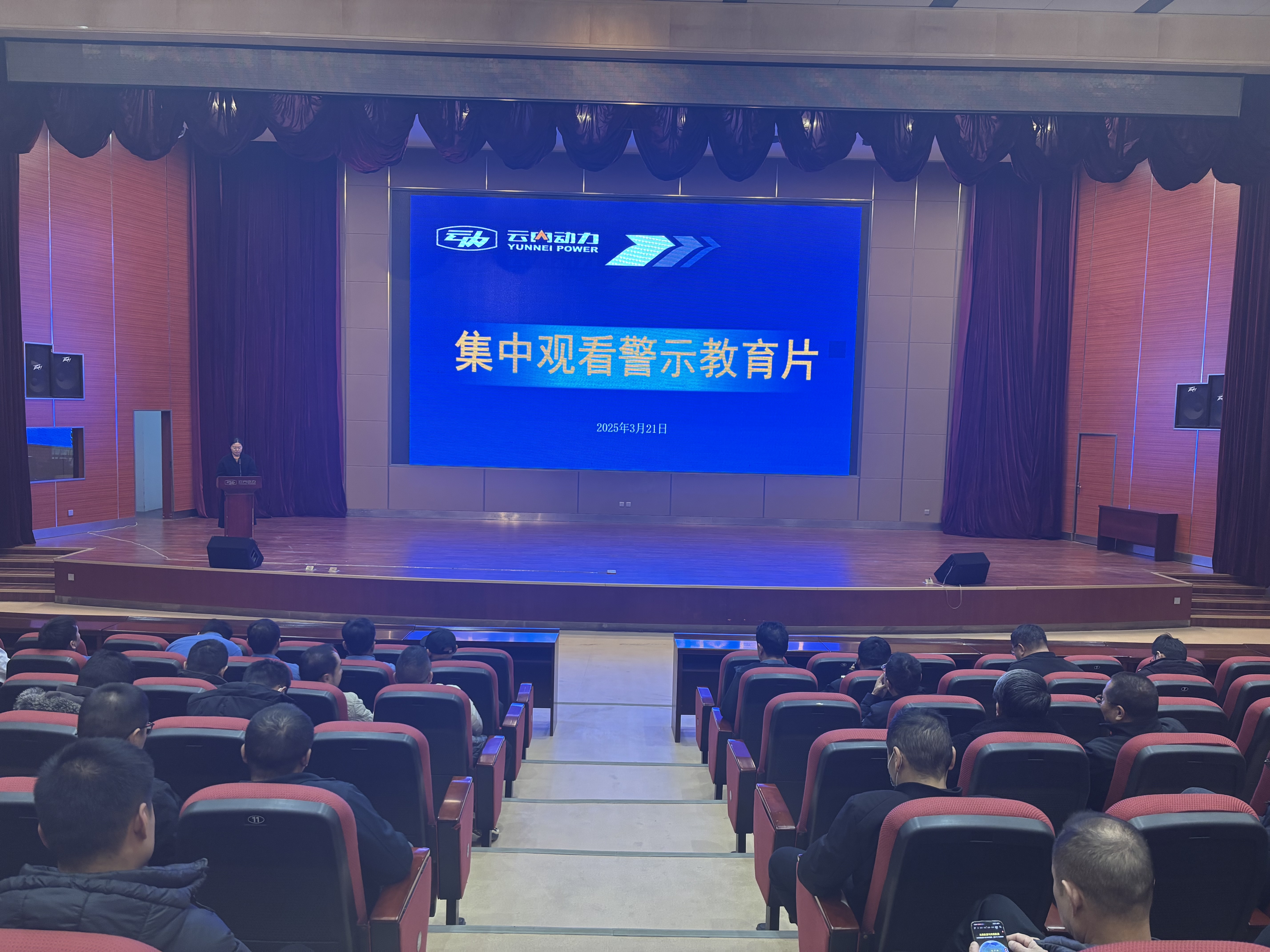 ���Ź�˾��ί��֯�ɲ�Ա������ԢĿ��ʾ����Ƭ